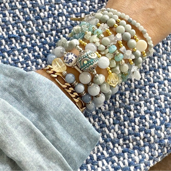 Aquamarine beaded bracelet/manifesting Tranquility and peace healing crystal - Picture 3 of 8